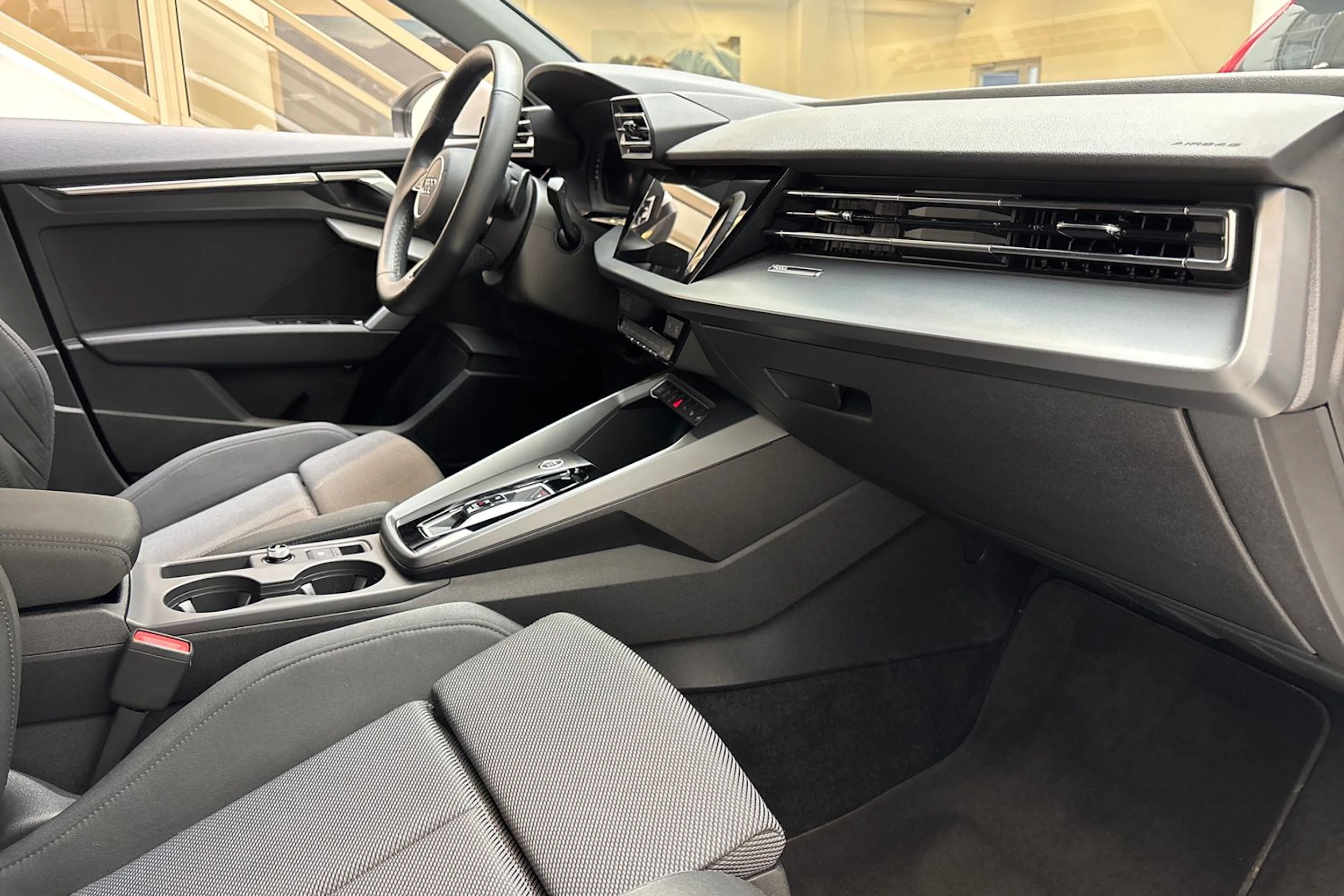 Valkoinen Audi A3 2024 kuva 26.