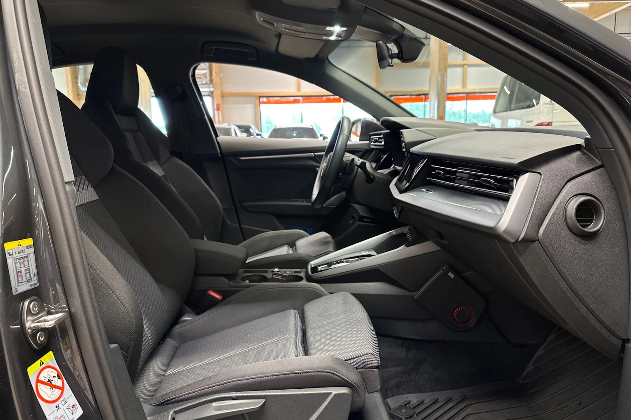 harmaa Audi A3 2025 kuva 15.