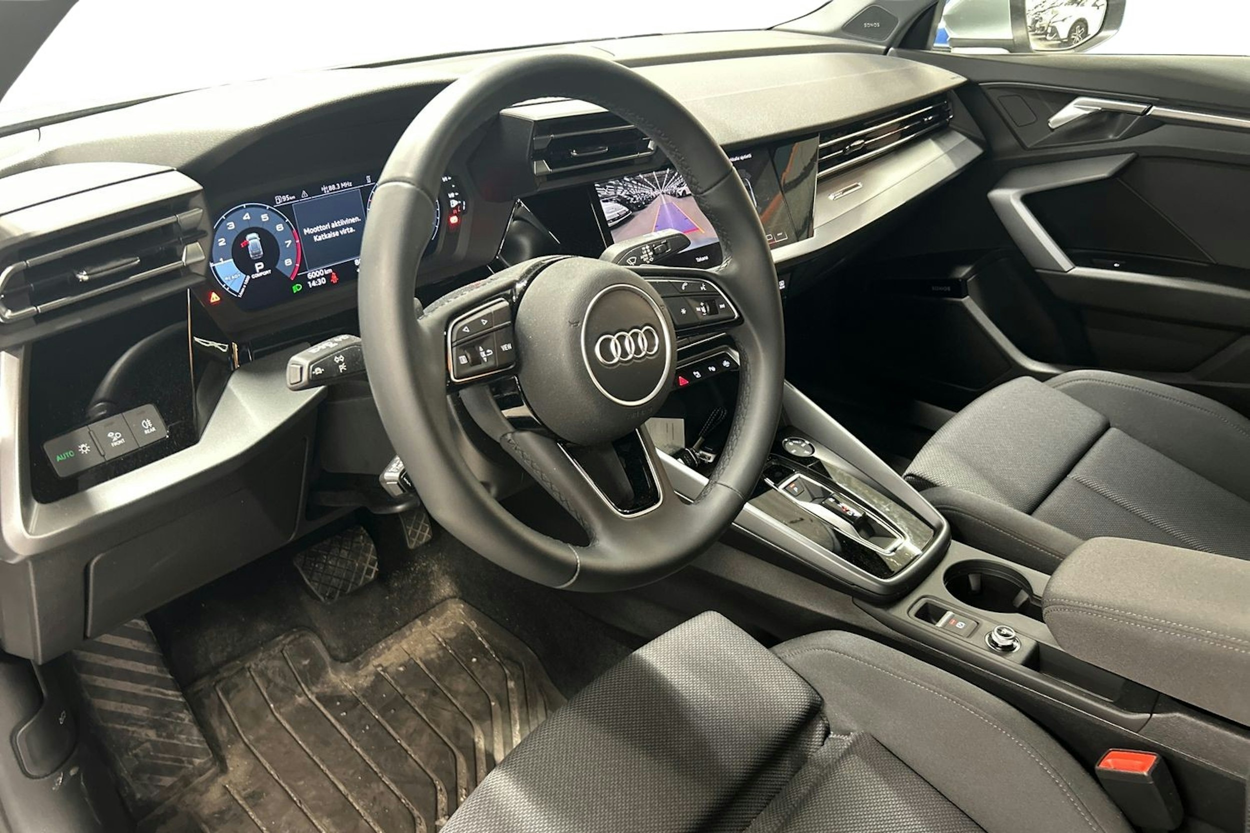 harmaa Audi A3 2024 kuva 3.