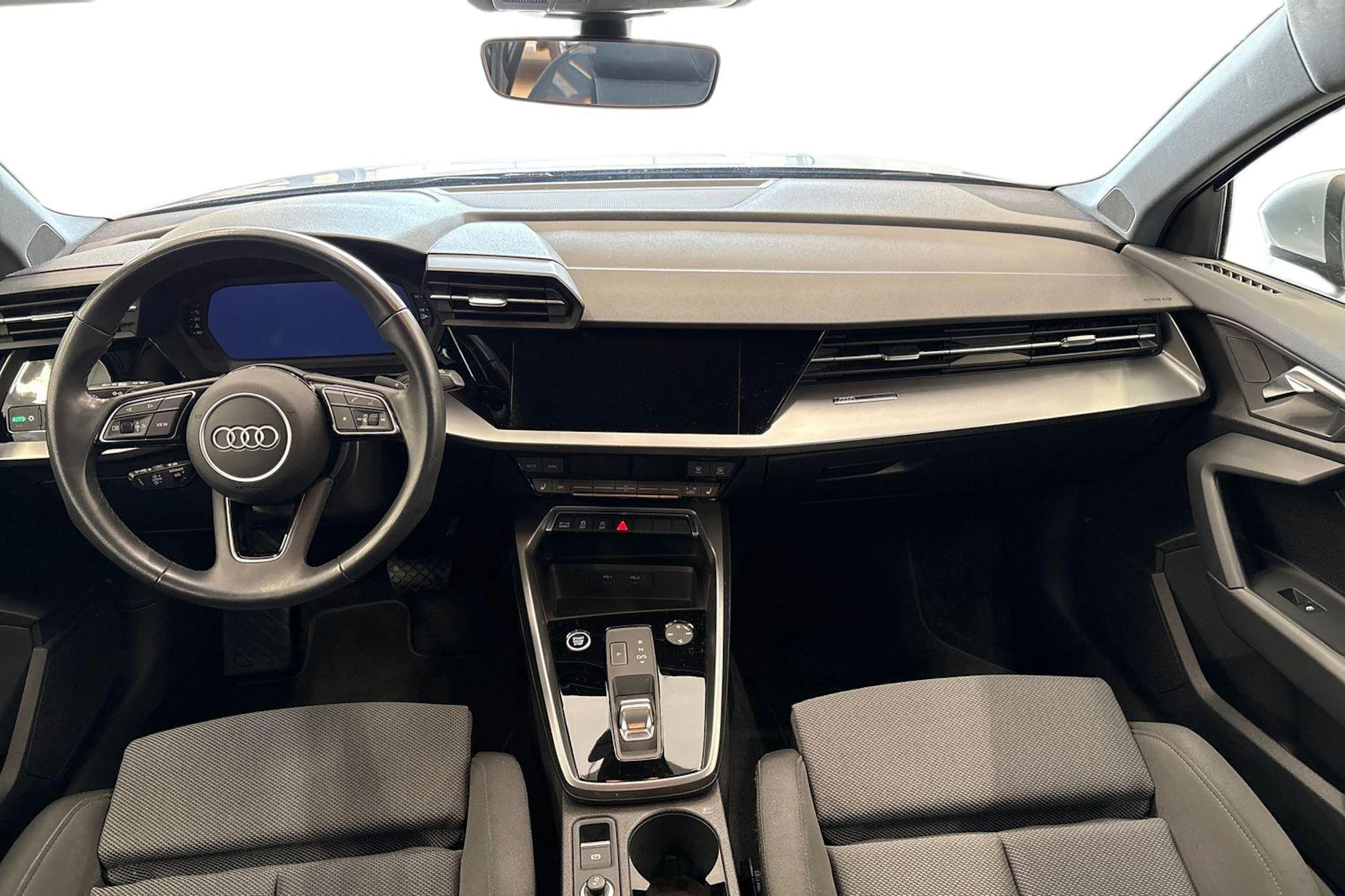 harmaa Audi A3 2024 kuva 7.