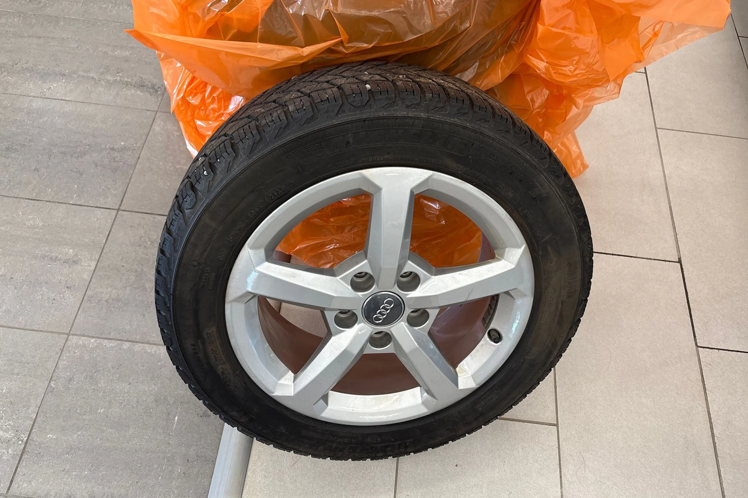harmaa Audi A3 2024 kuva 10.
