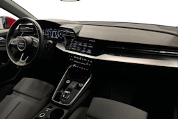 punainen Audi A3 2024 kuva 9.