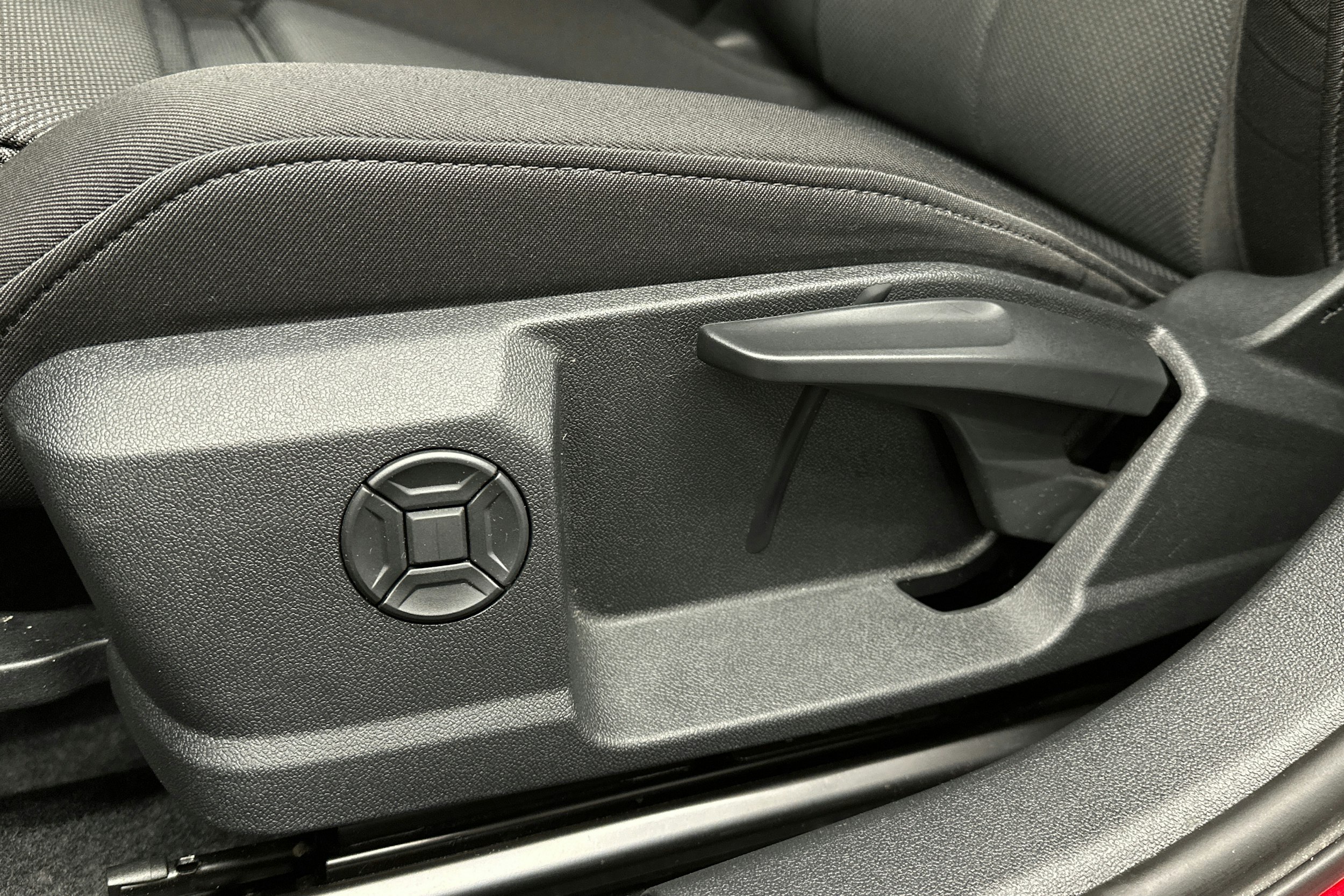 punainen Audi A3 2024 kuva 17.