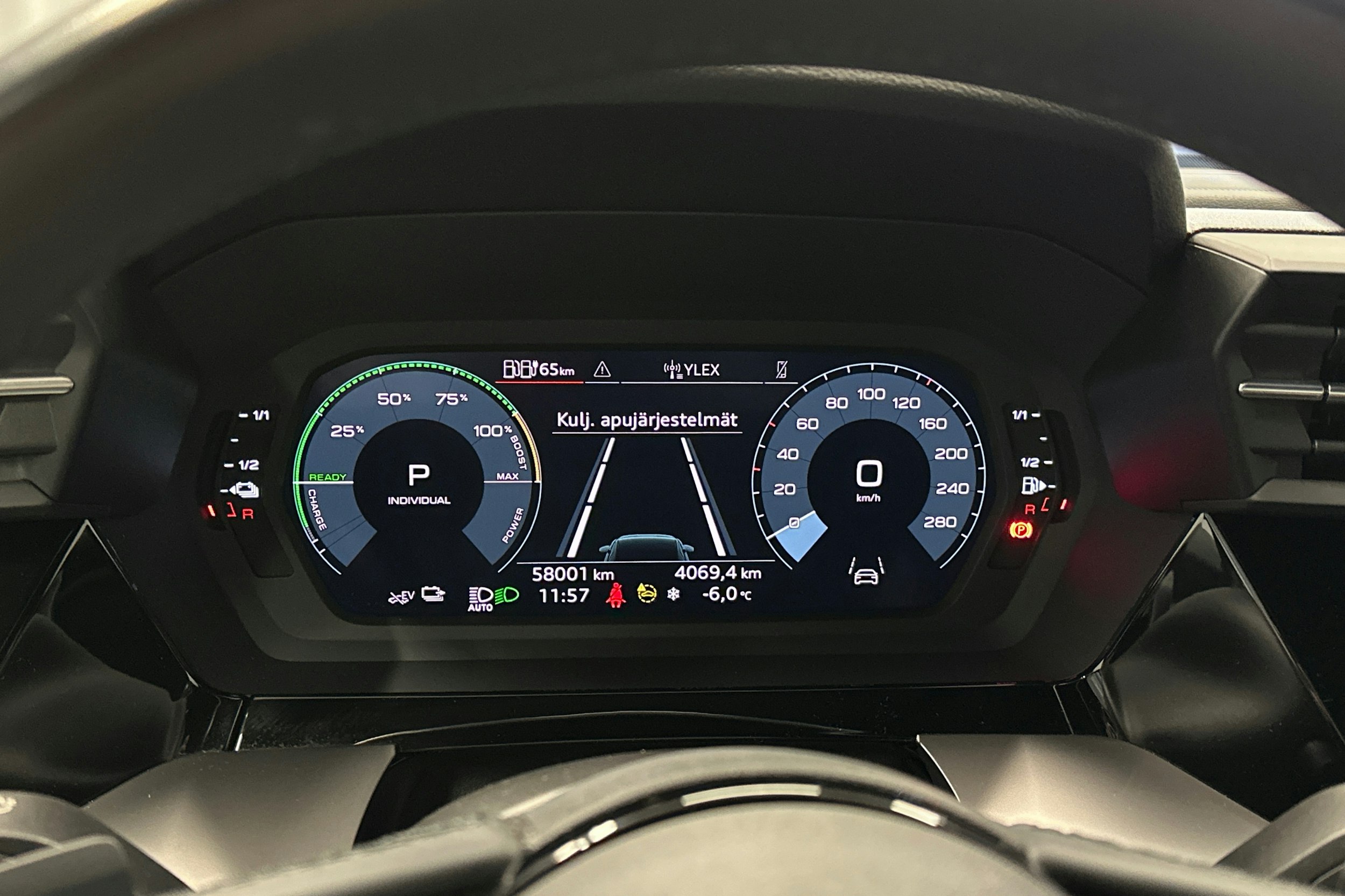 punainen Audi A3 2024 kuva 22.