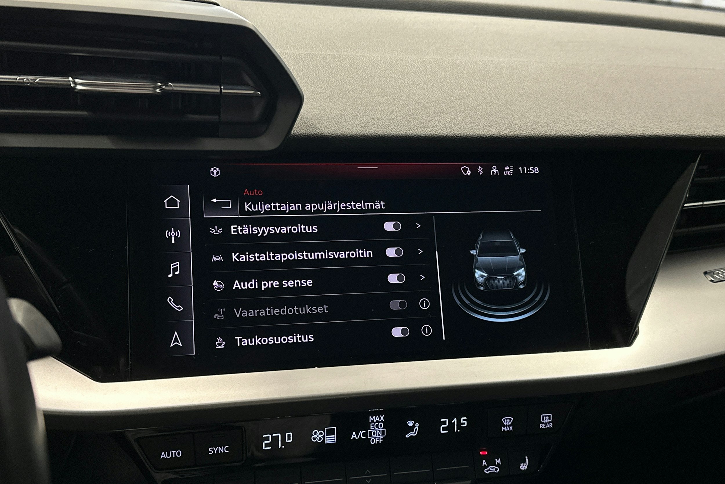 punainen Audi A3 2024 kuva 25.