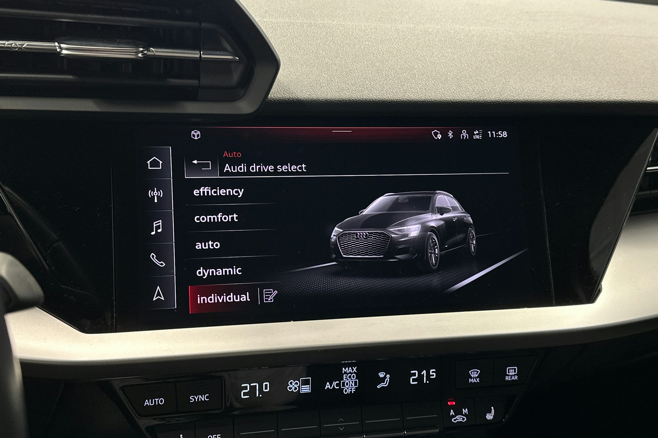 punainen Audi A3 2024 kuva 26.