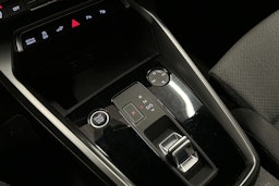 punainen Audi A3 2024 kuva 31.