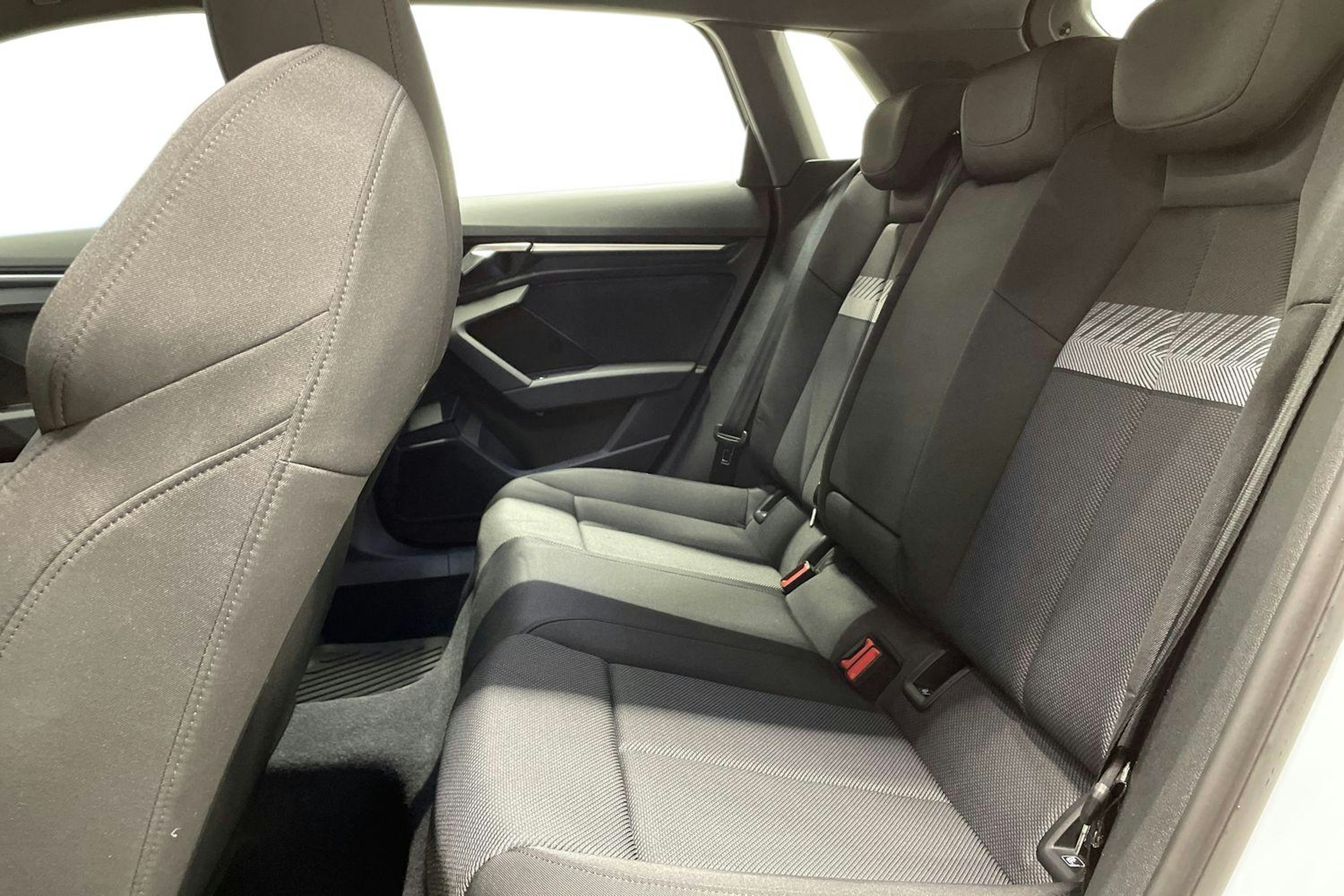 Valkoinen Audi A3 2024 kuva 10.