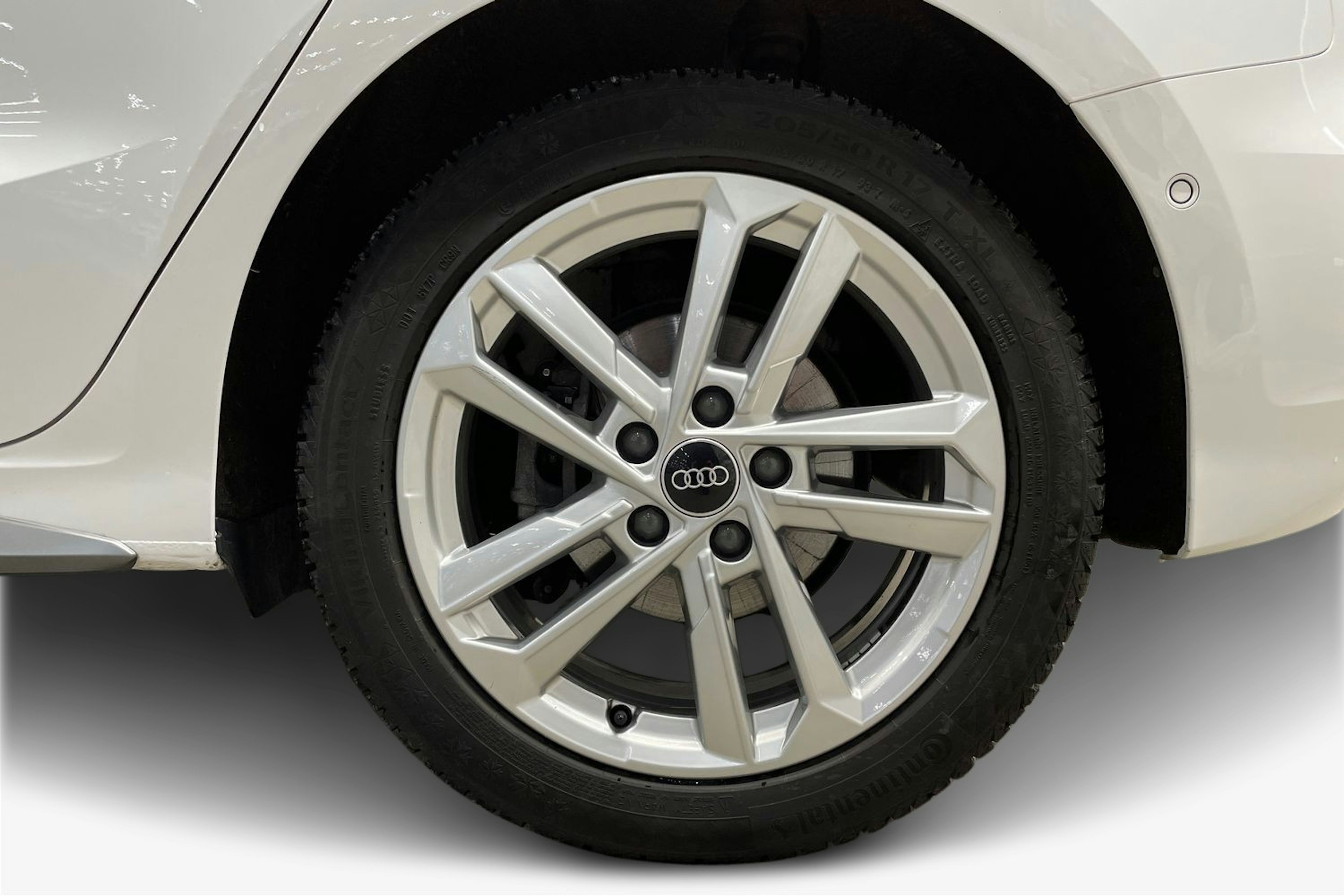 Valkoinen Audi A3 2024 kuva 11.