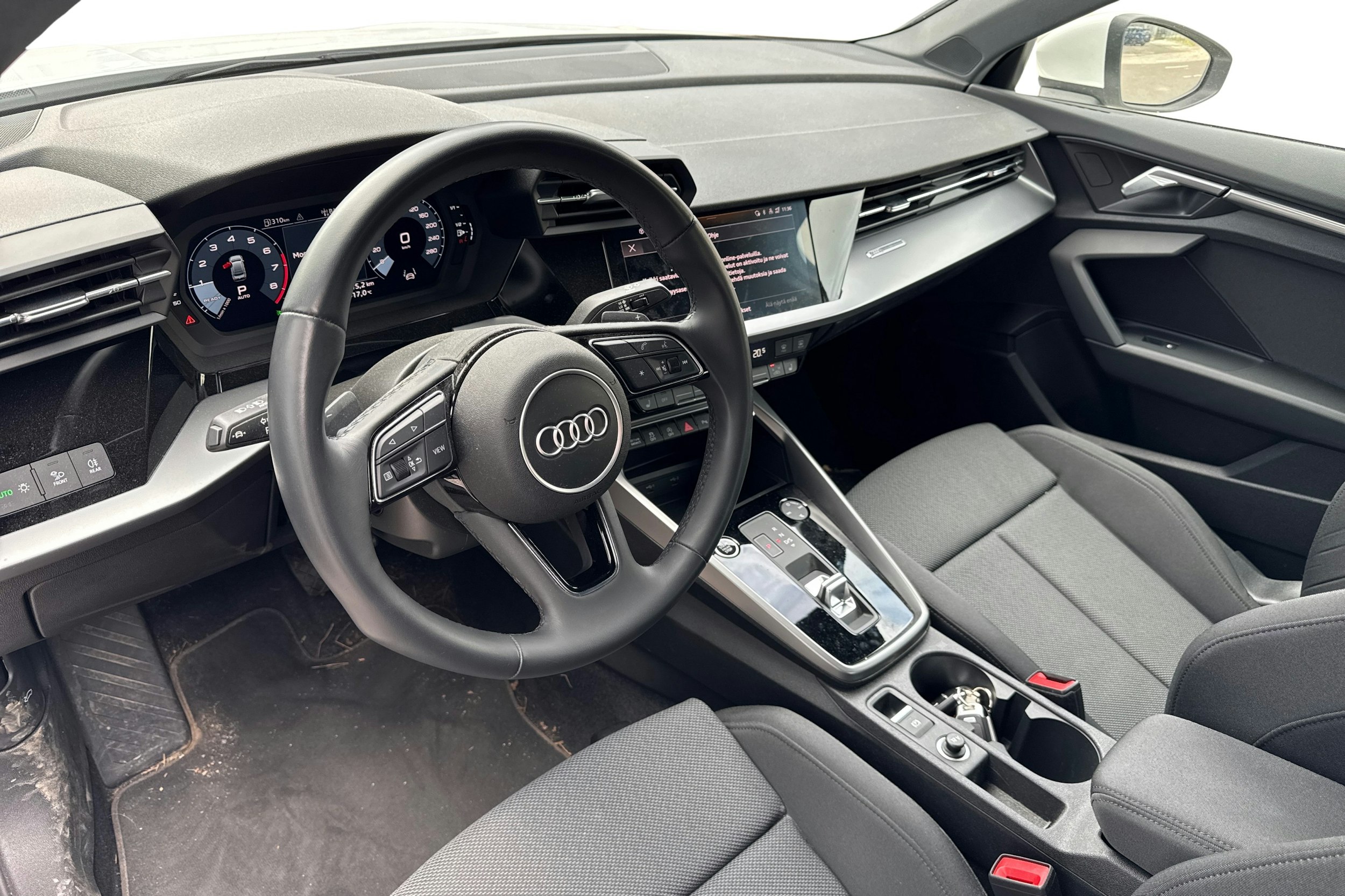 valkoinen Audi A3 2024 kuva 3.
