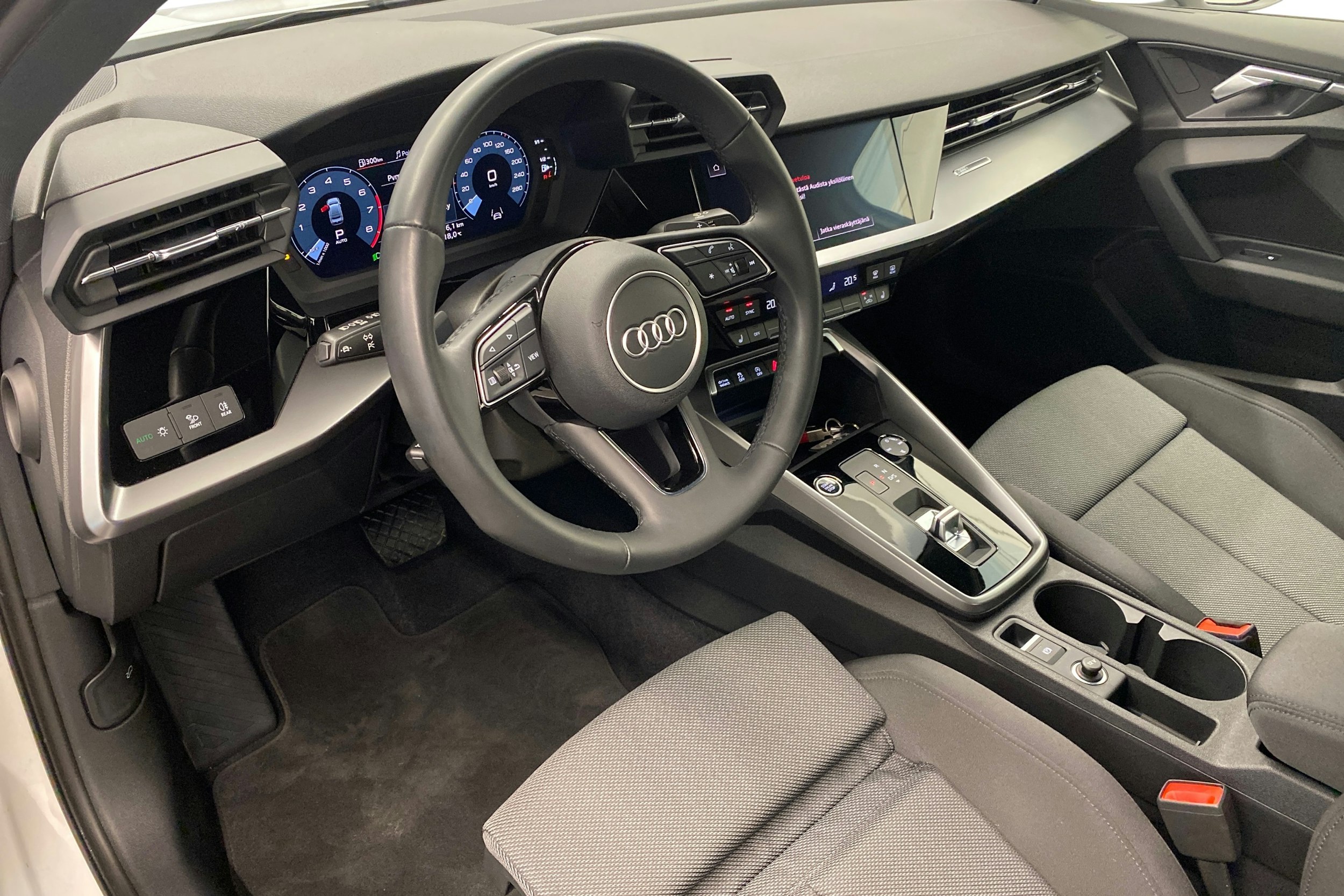 valkoinen Audi A3 2024 kuva 7.
