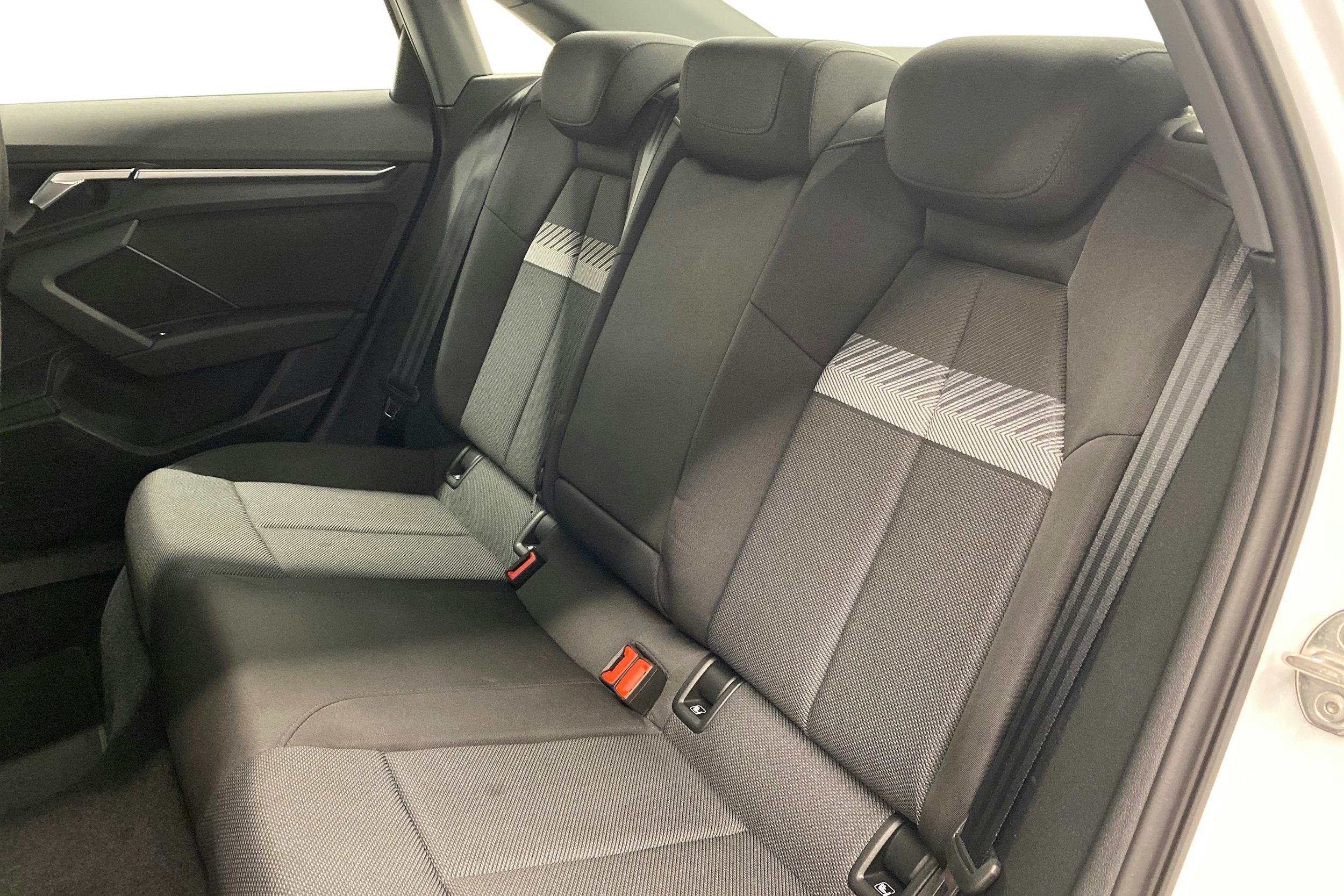 valkoinen Audi A3 2024 kuva 10.