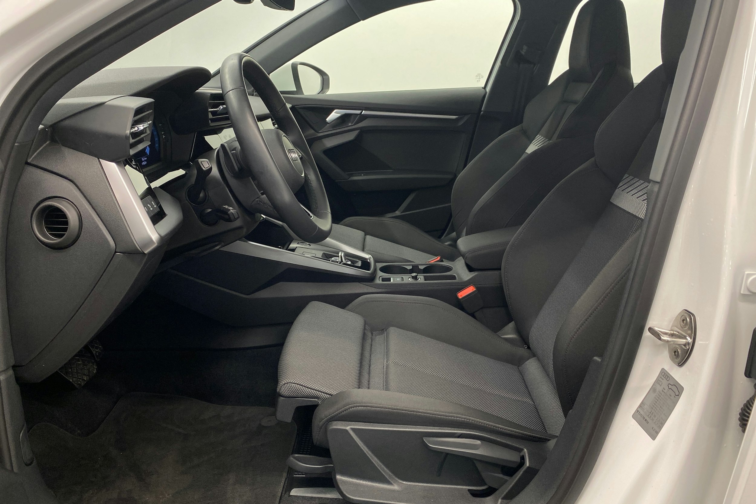 valkoinen Audi A3 2024 kuva 29.