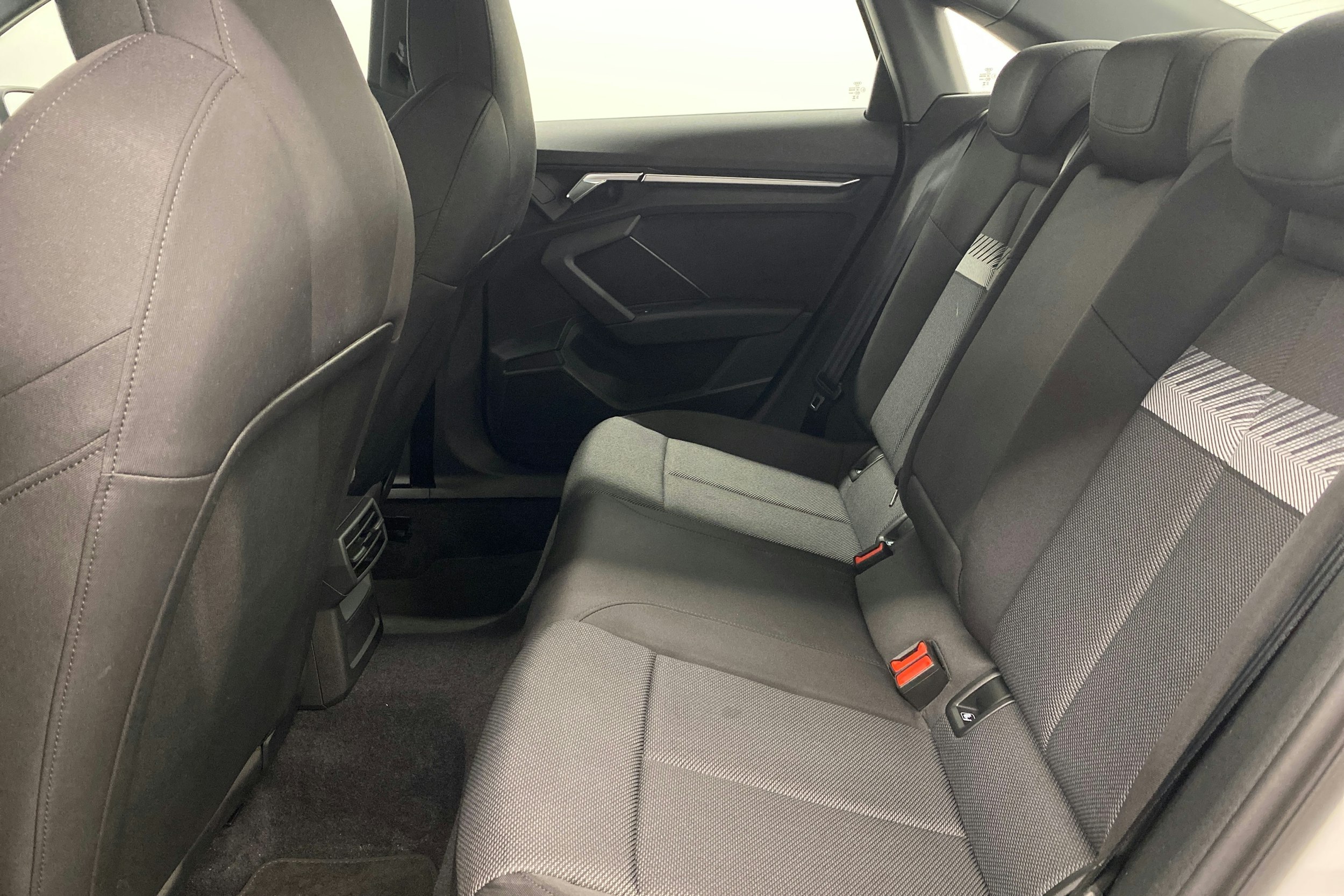 valkoinen Audi A3 2024 kuva 30.
