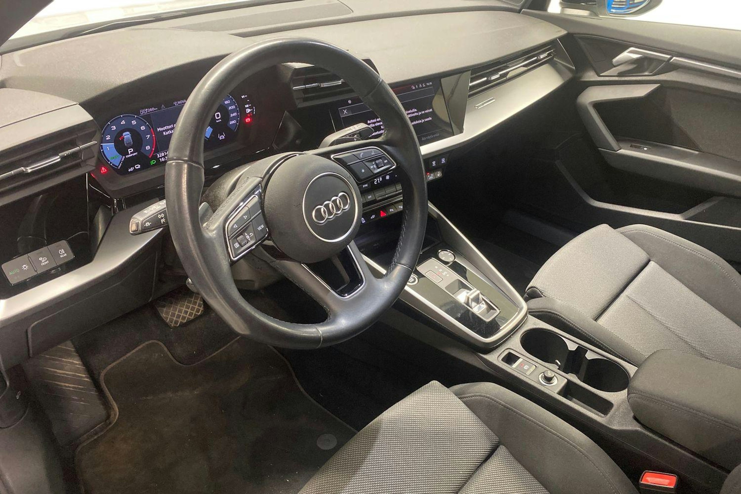 Valkoinen Audi A3 2024 kuva 6.