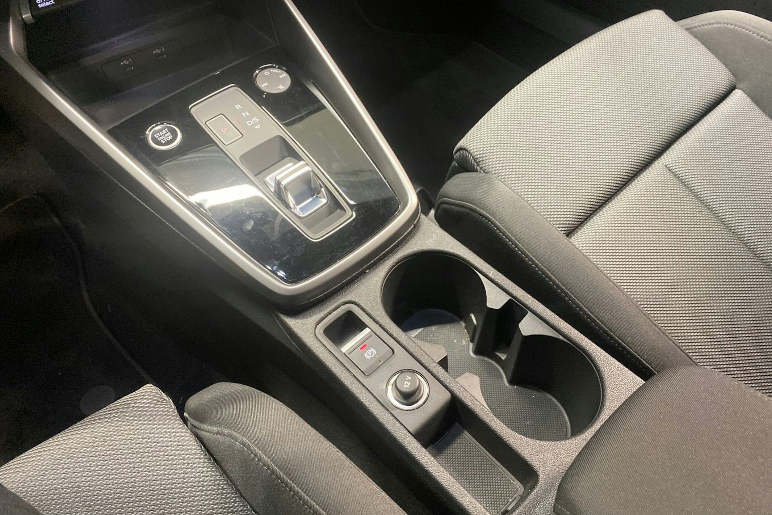 Valkoinen Audi A3 2024 kuva 19.