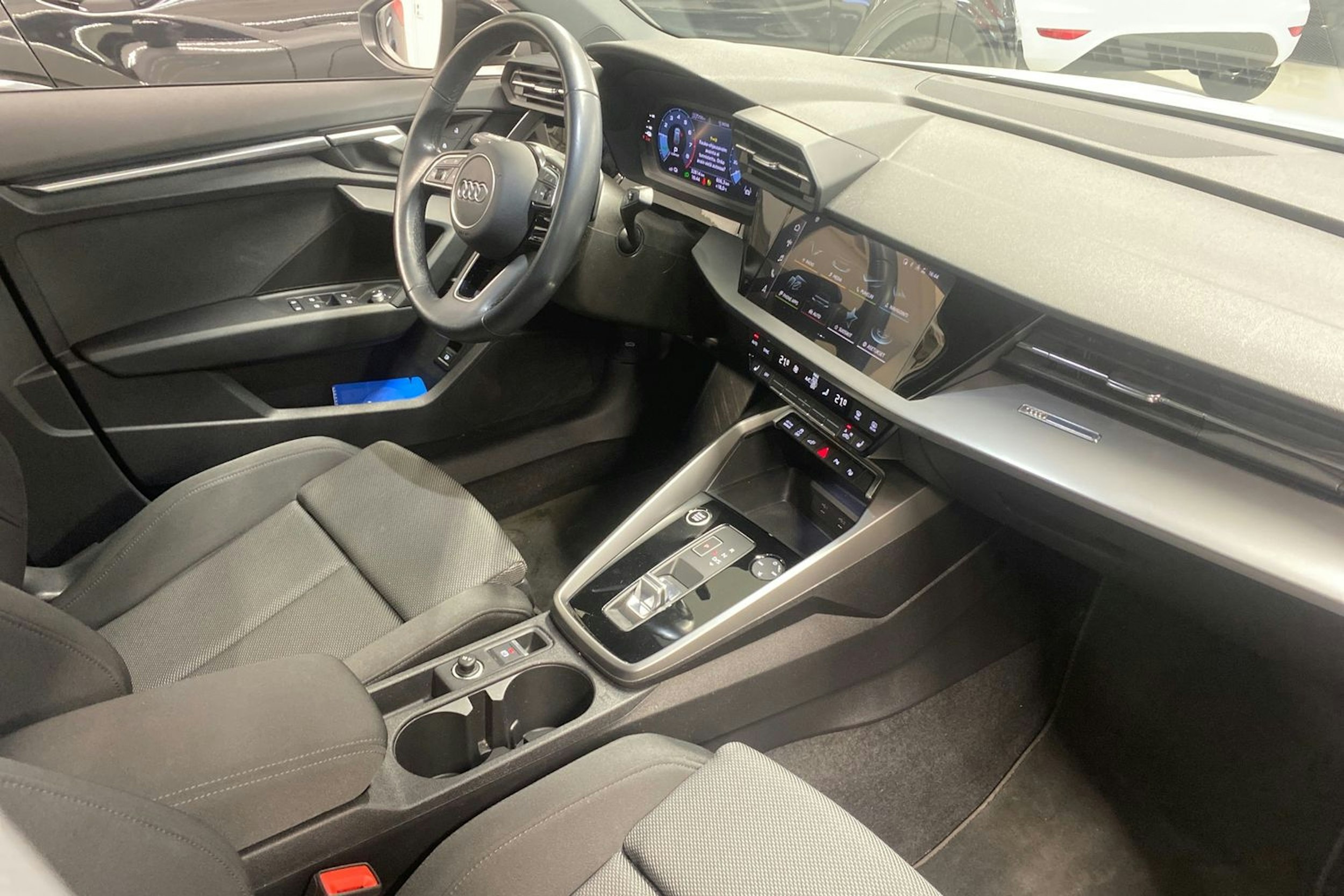 Valkoinen Audi A3 2024 kuva 23.