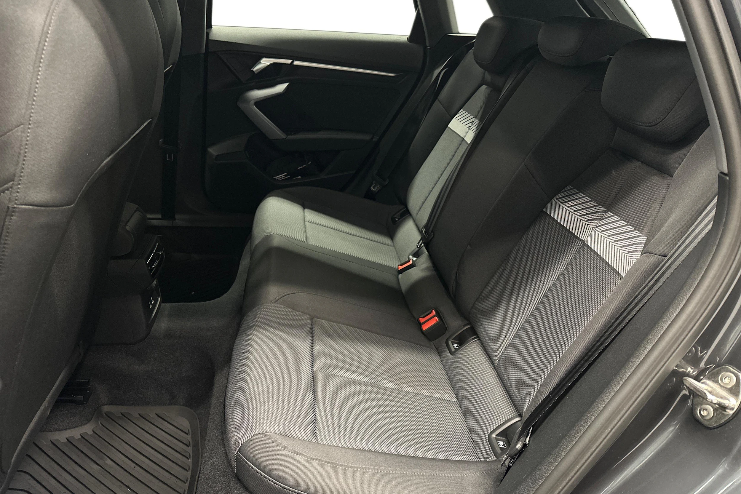 harmaa Audi A3 2025 kuva 8.