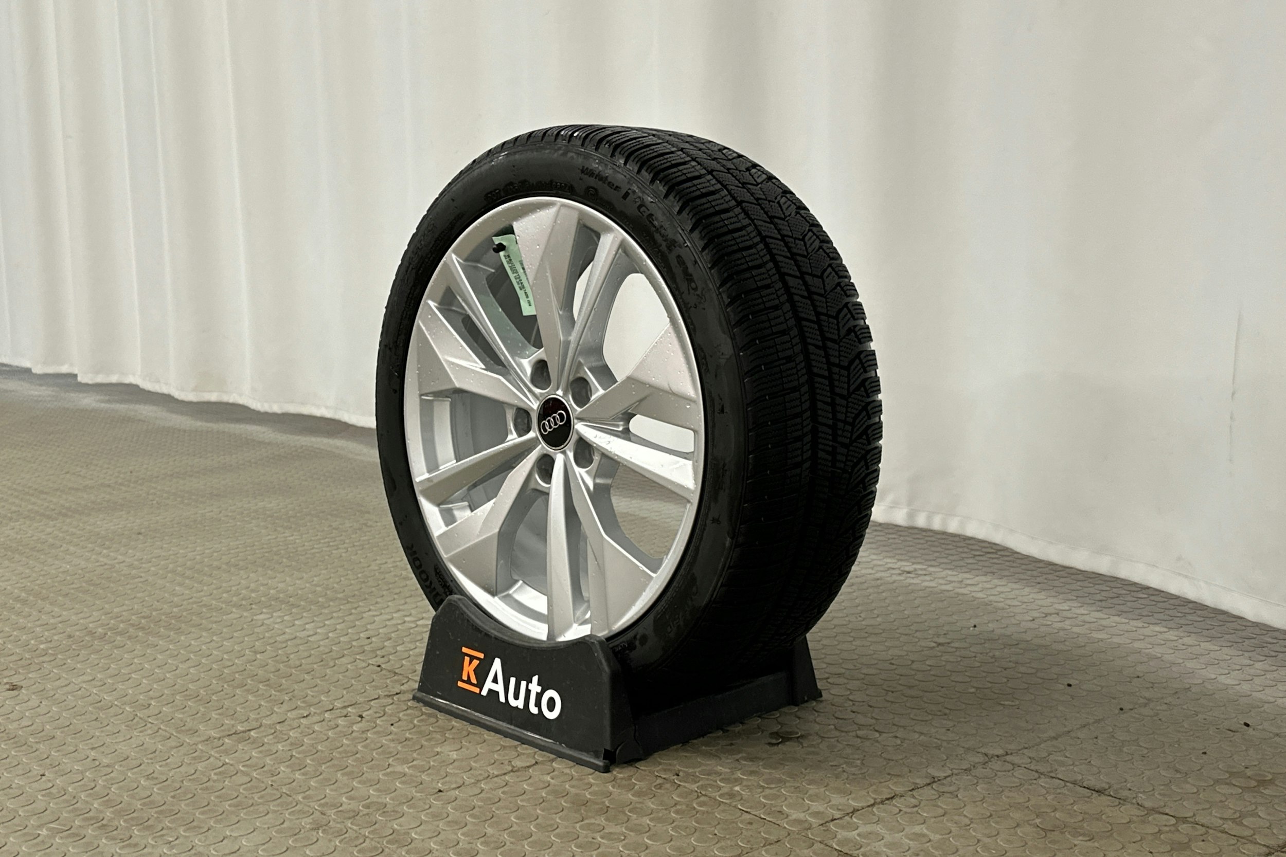 punainen Audi A3 2025 kuva 10.