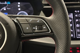 punainen Audi A3 2025 kuva 16.