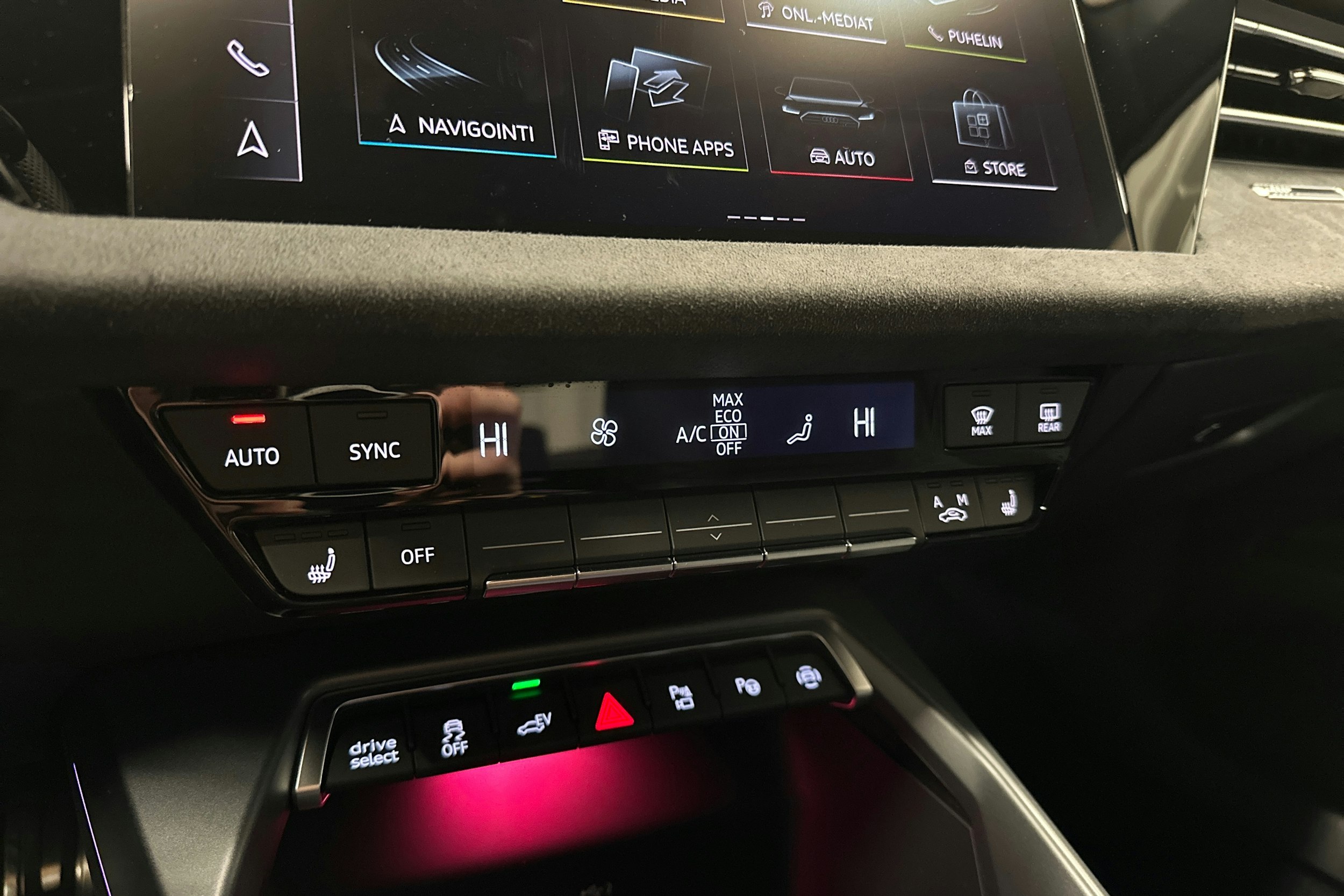 punainen Audi A3 2025 kuva 24.