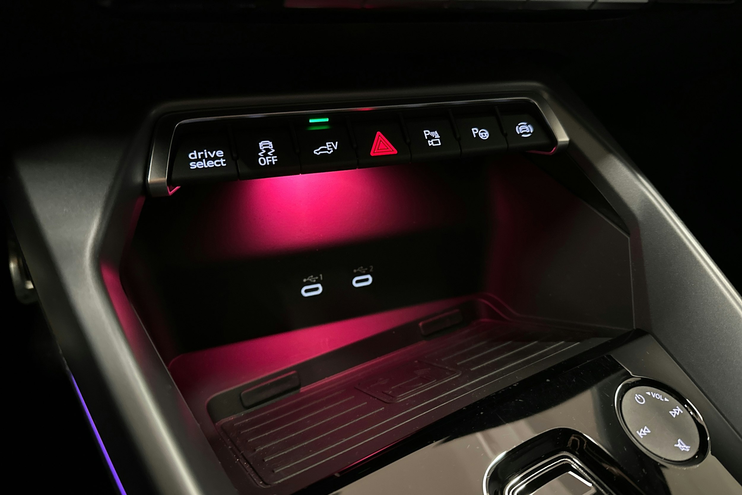 punainen Audi A3 2025 kuva 25.