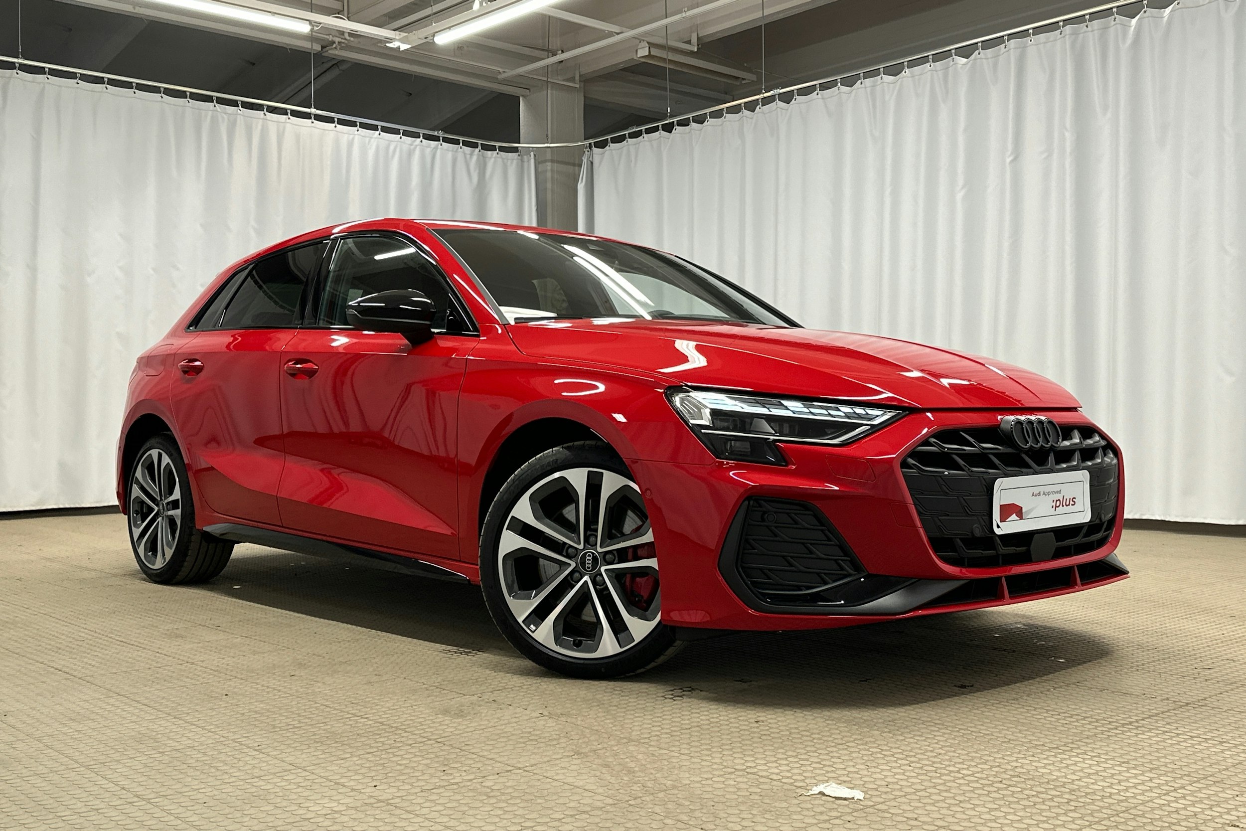 punainen Audi A3 2025 kuva 36.