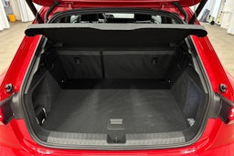 punainen Audi A3 2025 kuva 13.