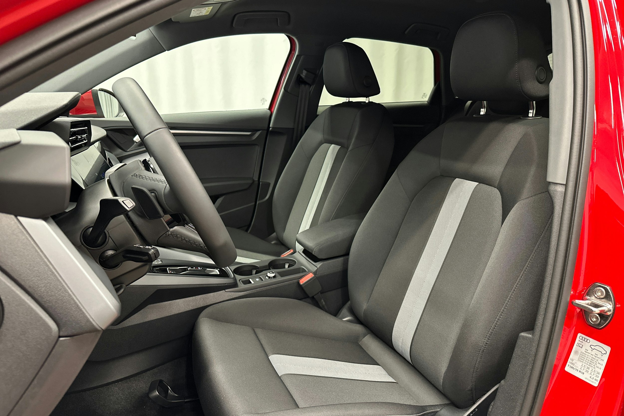 punainen Audi A3 2025 kuva 15.
