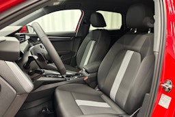 punainen Audi A3 2025 kuva 15.
