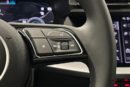 punainen Audi A3 2025 kuva 18.