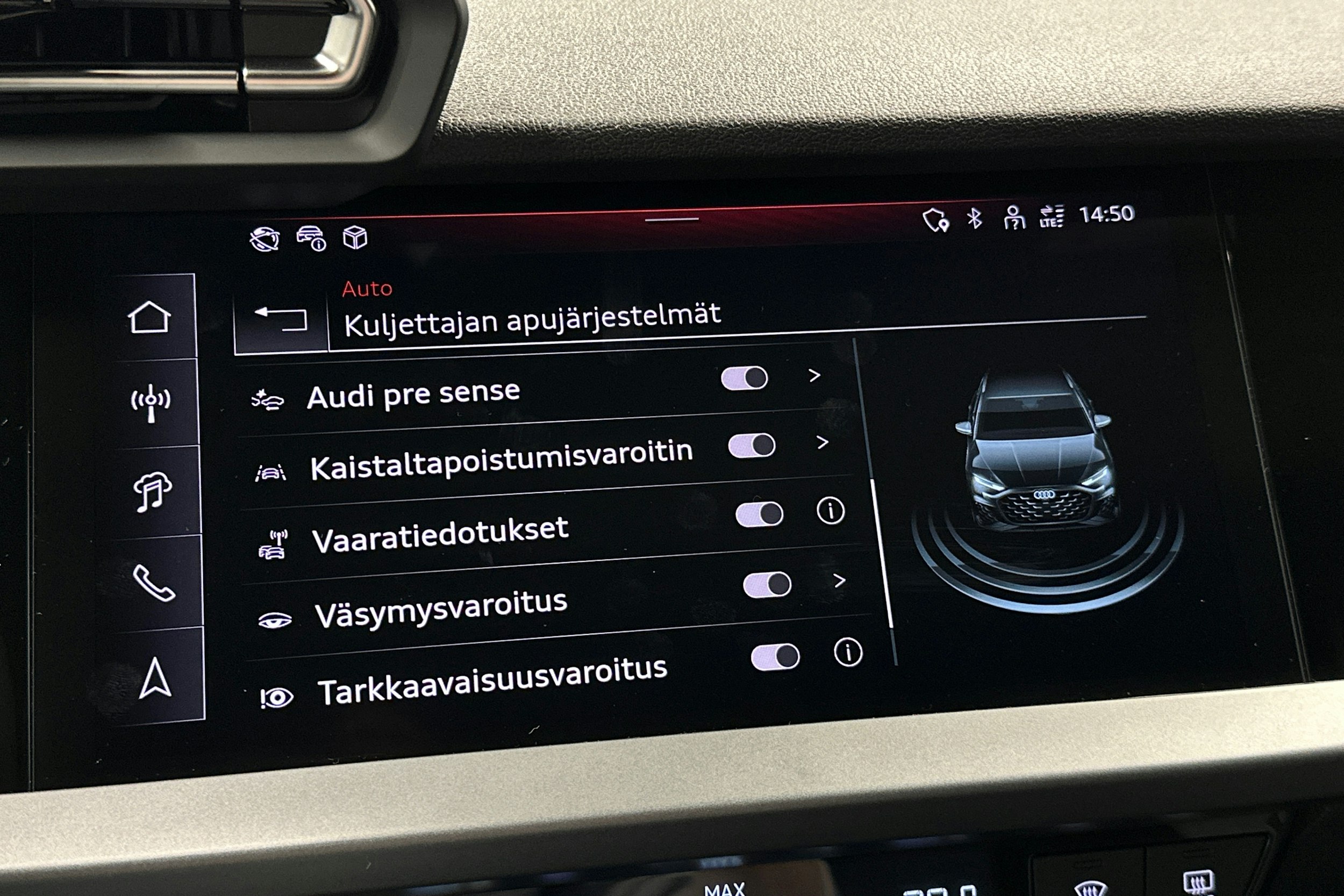 punainen Audi A3 2025 kuva 26.