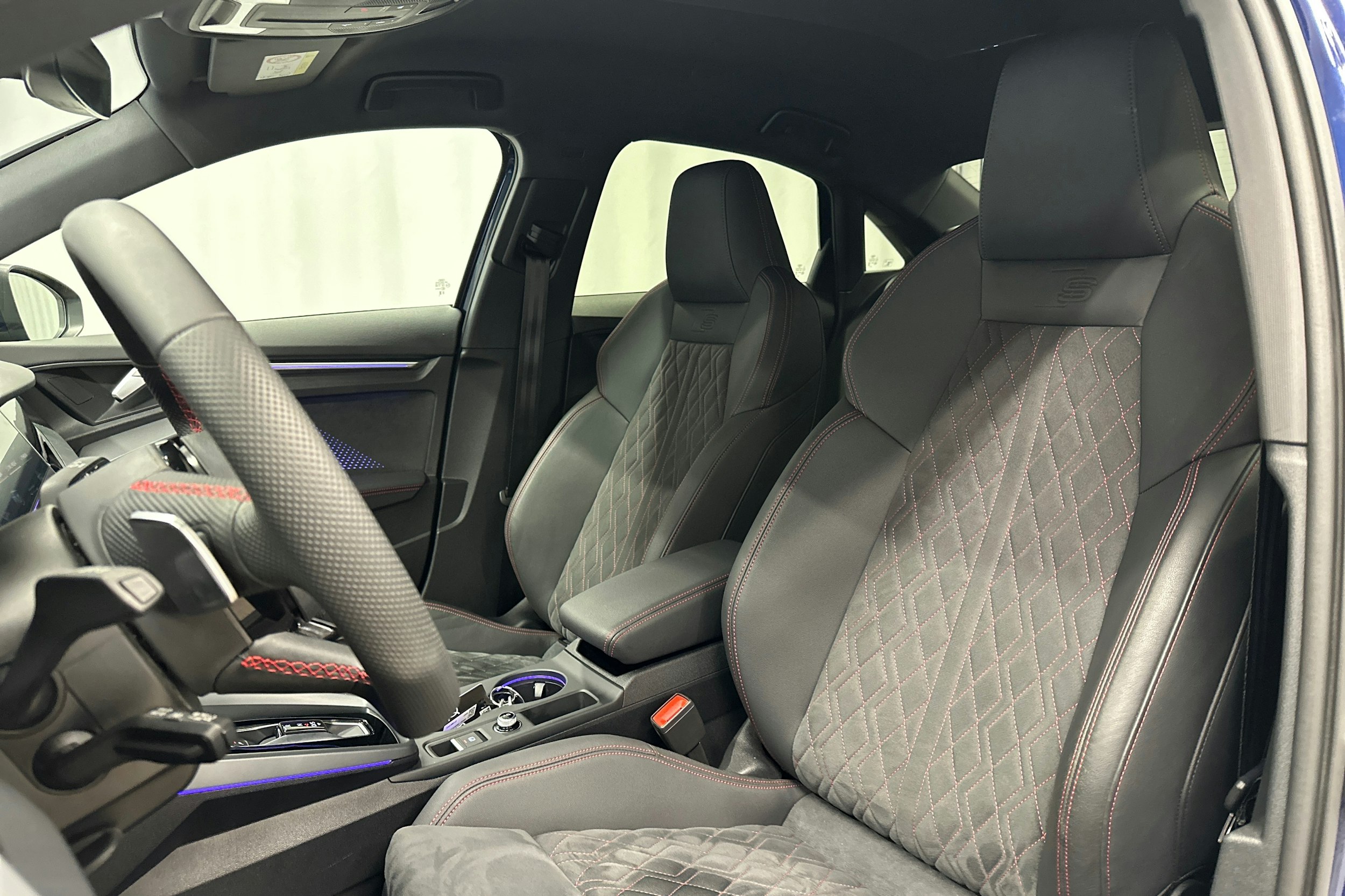 sininen Audi A3 2025 kuva 34.