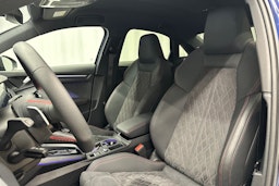sininen Audi A3 2025 kuva 34.