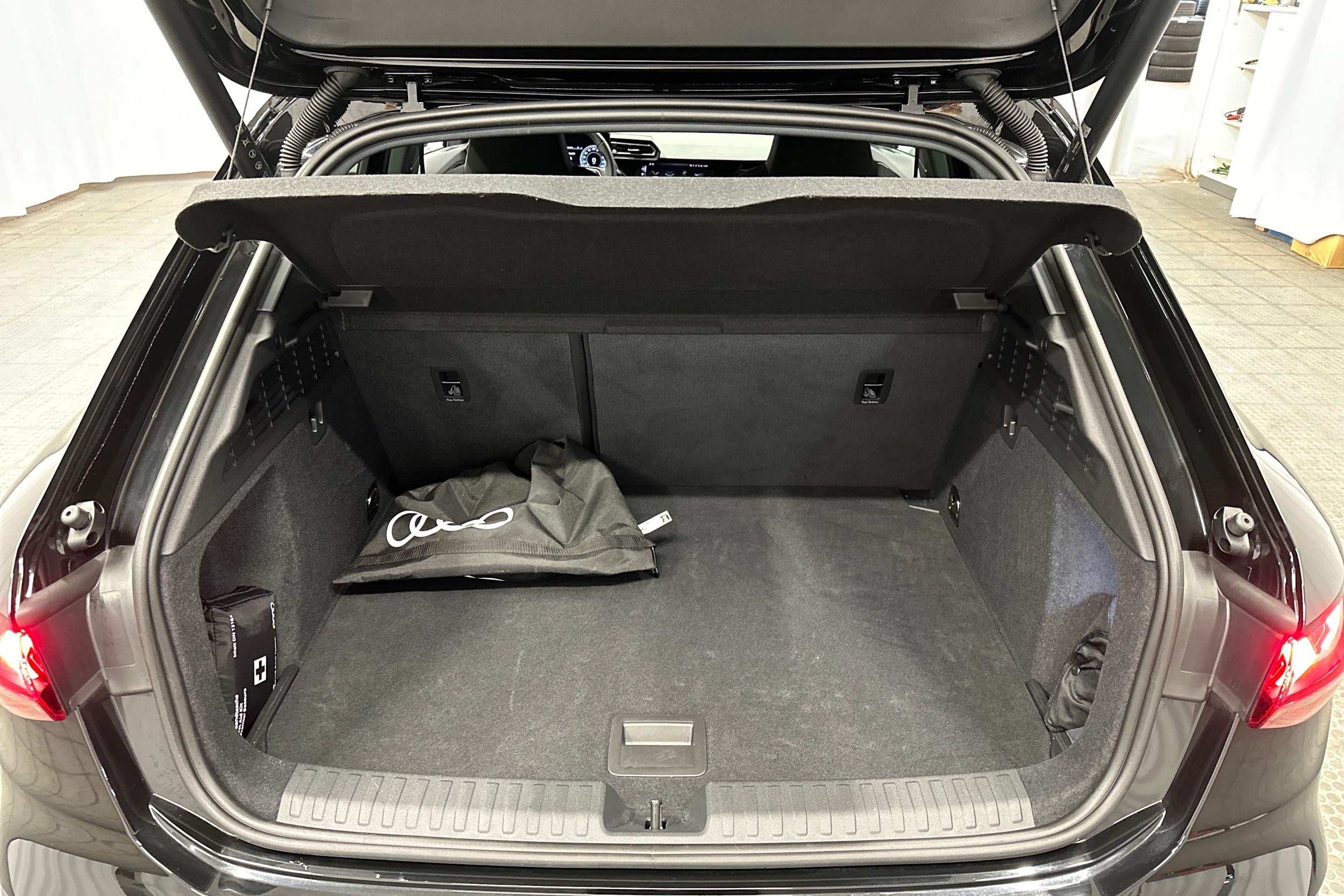 musta Audi A3 2025 kuva 26.