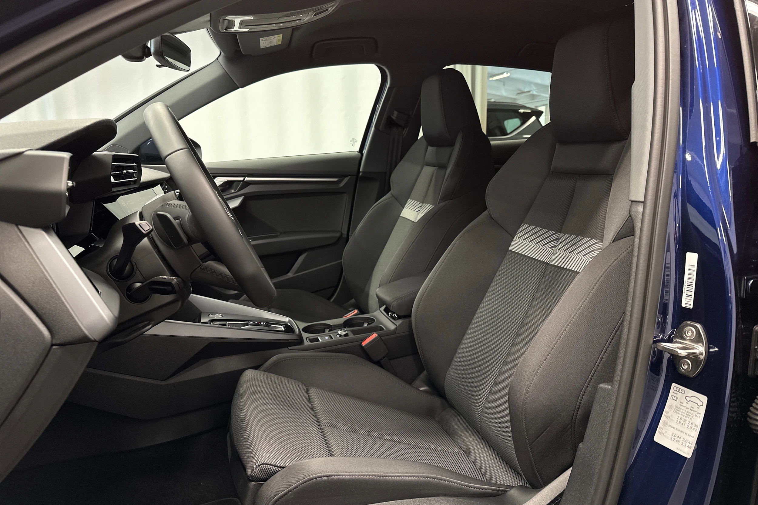sininen Audi A3 2025 kuva 13.