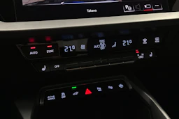 sininen Audi A3 2025 kuva 26.