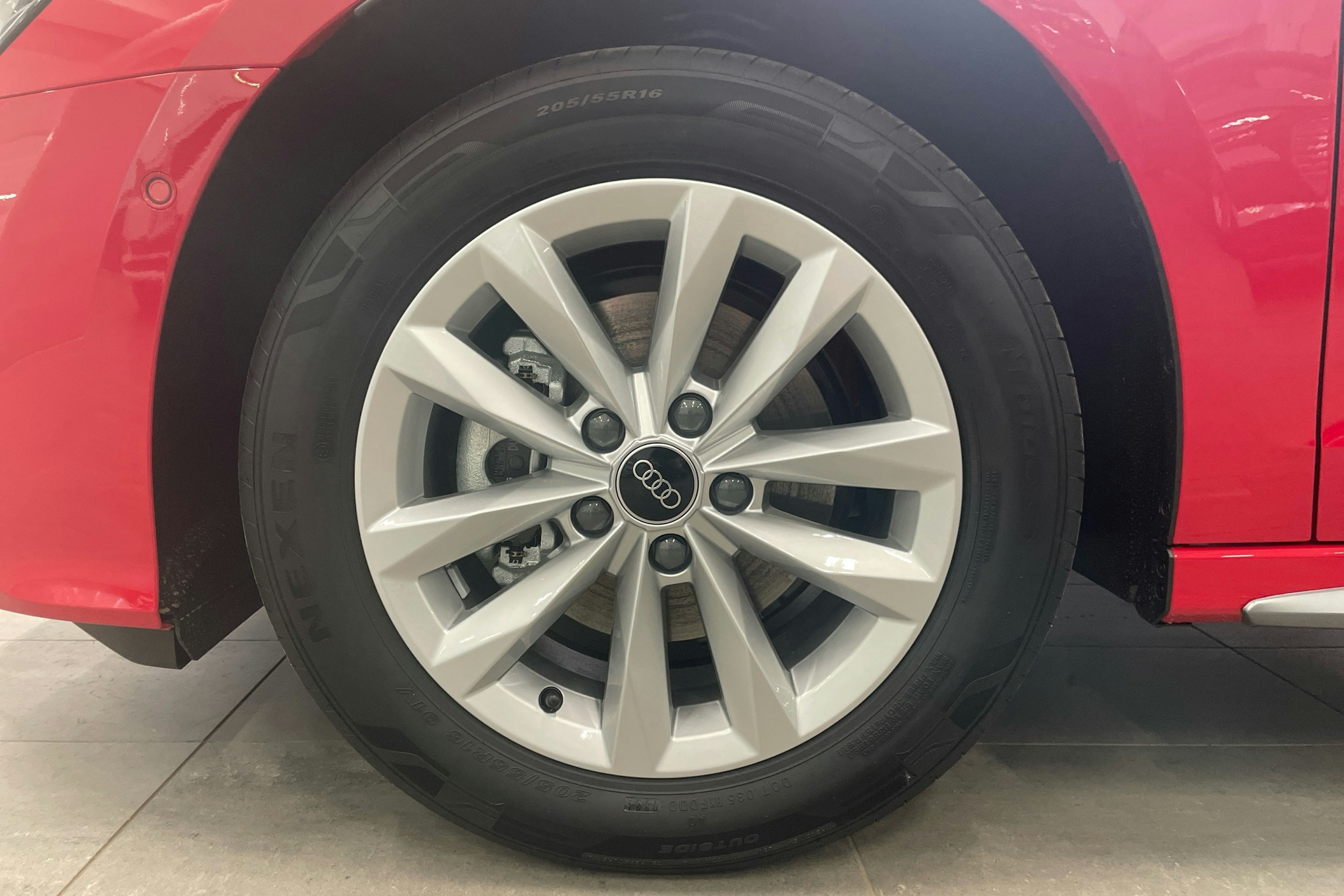met. punainen Audi A3 2025 kuva 9.