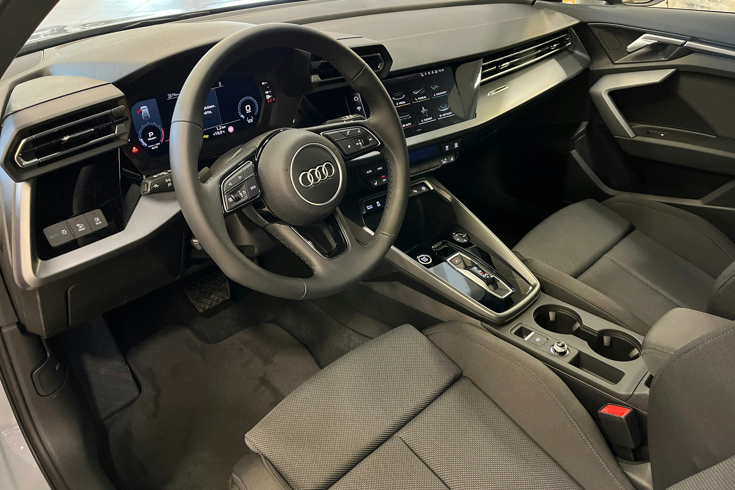 met. harmaa Audi A3 2025 kuva 6.