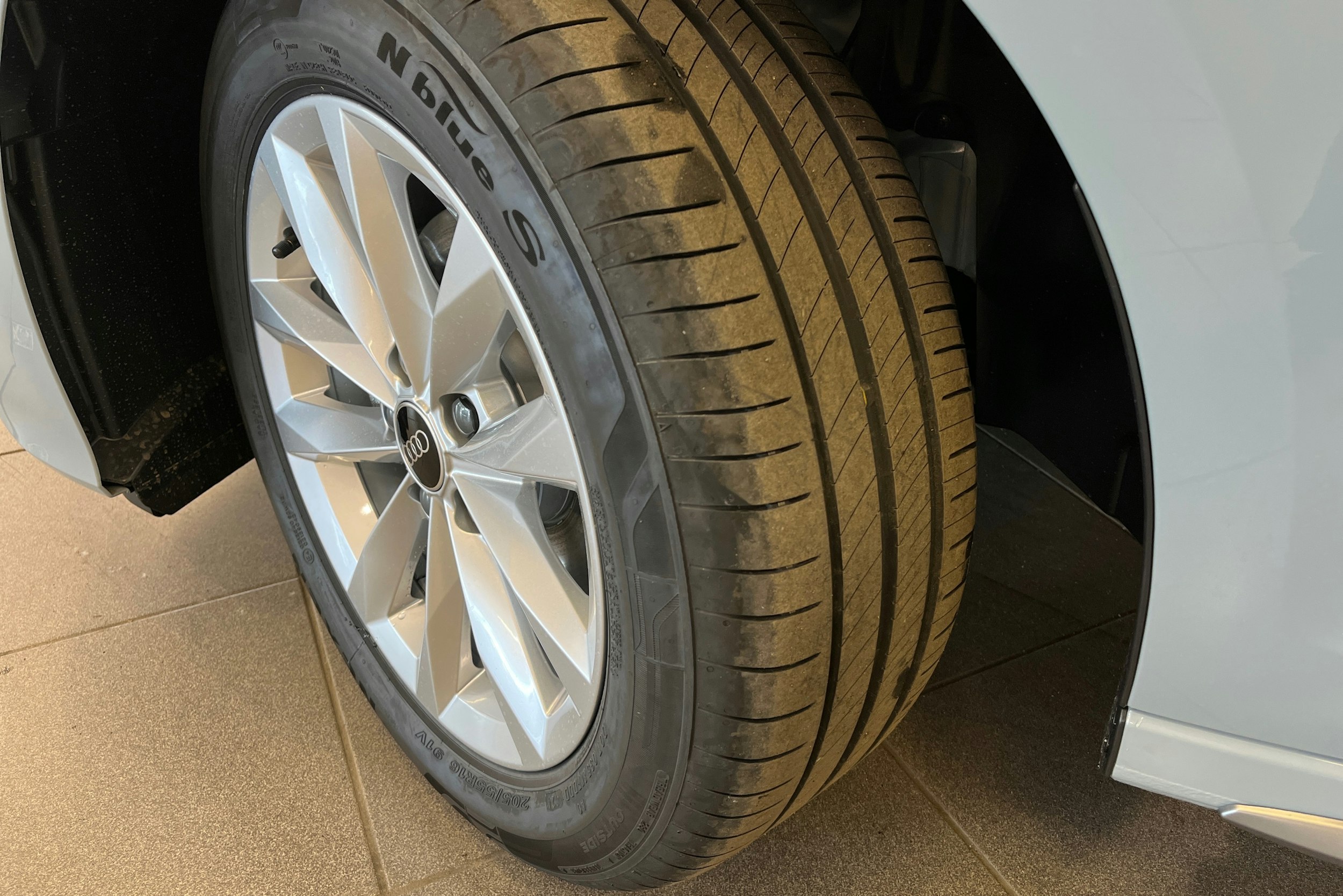 met. harmaa Audi A3 2025 kuva 10.