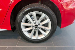 punainen Audi A3 2026 kuva 10.