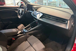 punainen Audi A3 2026 kuva 15.