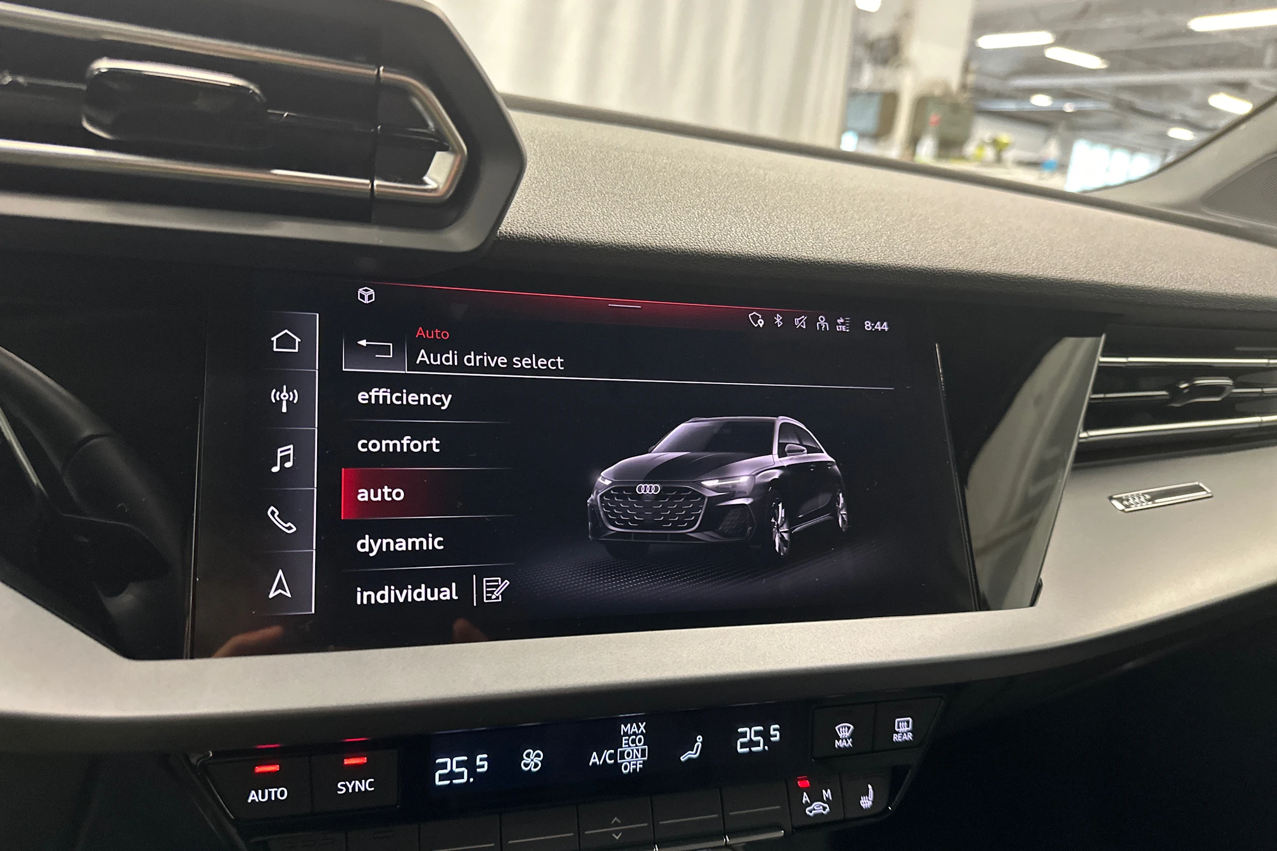 valkoinen Audi A3 2025 kuva 18.