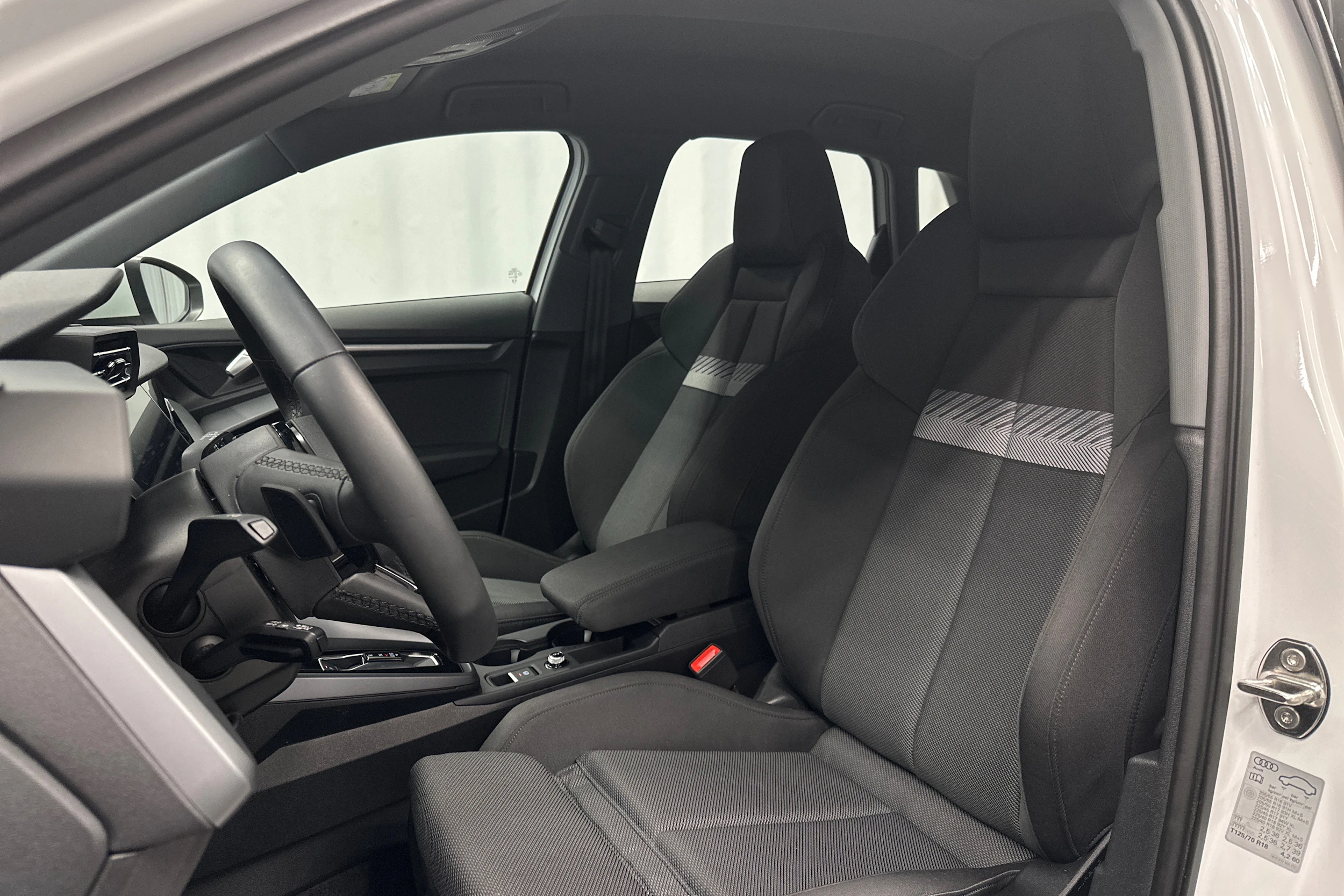 valkoinen Audi A3 2025 kuva 24.