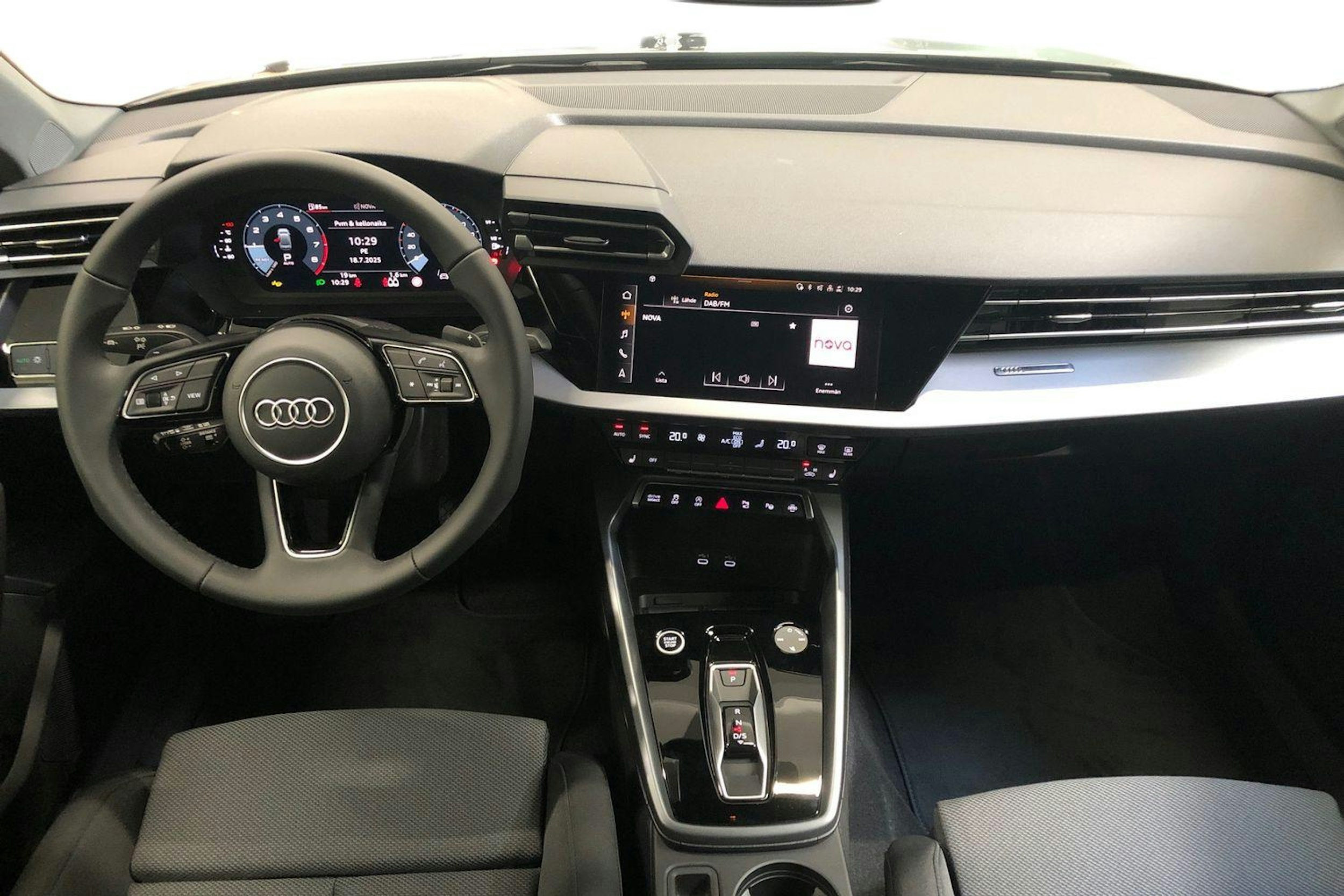 musta Audi A3 2025 kuva 7.