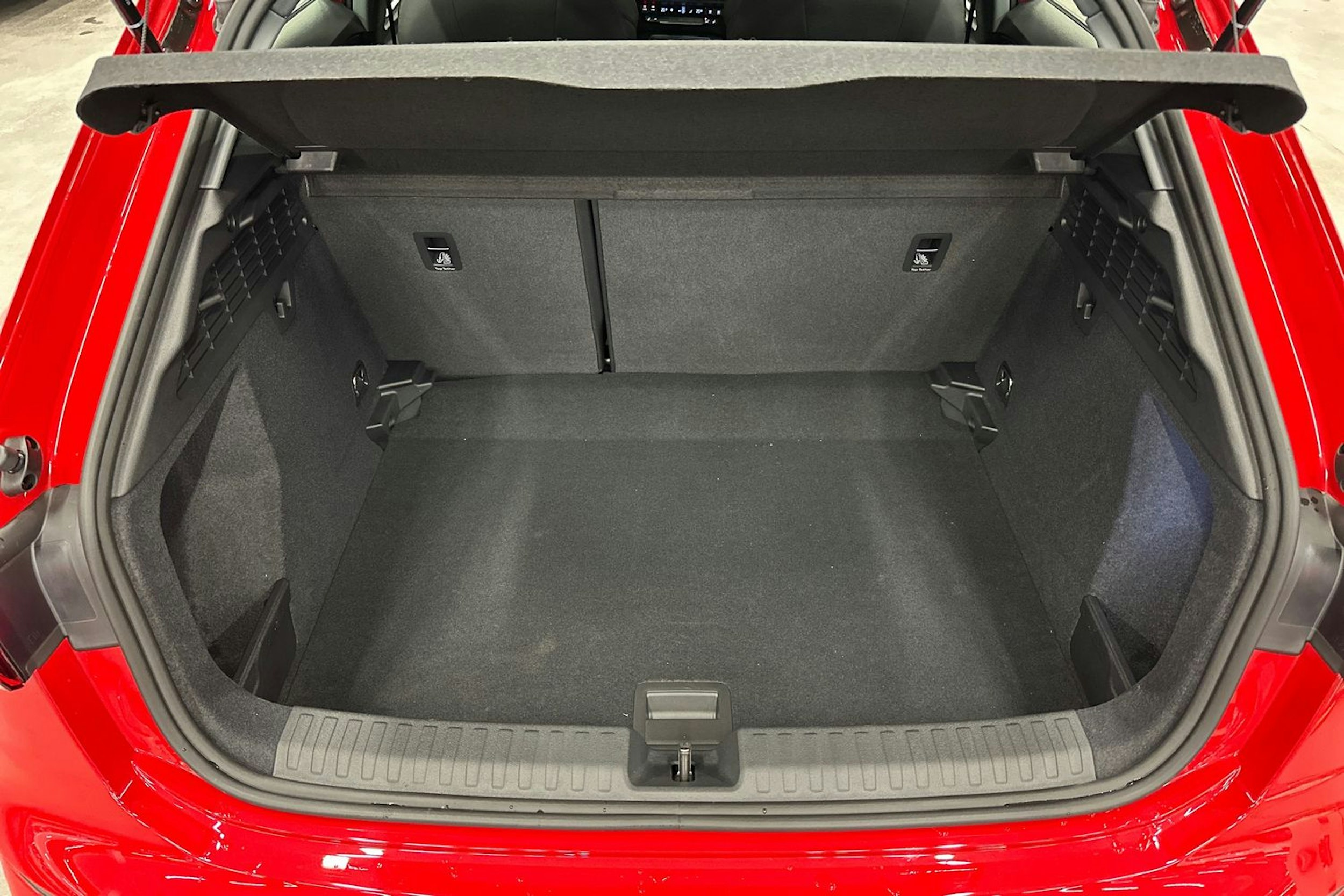 punainen Audi A3 2025 kuva 12.