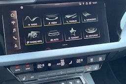 punainen Audi A3 2025 kuva 13.