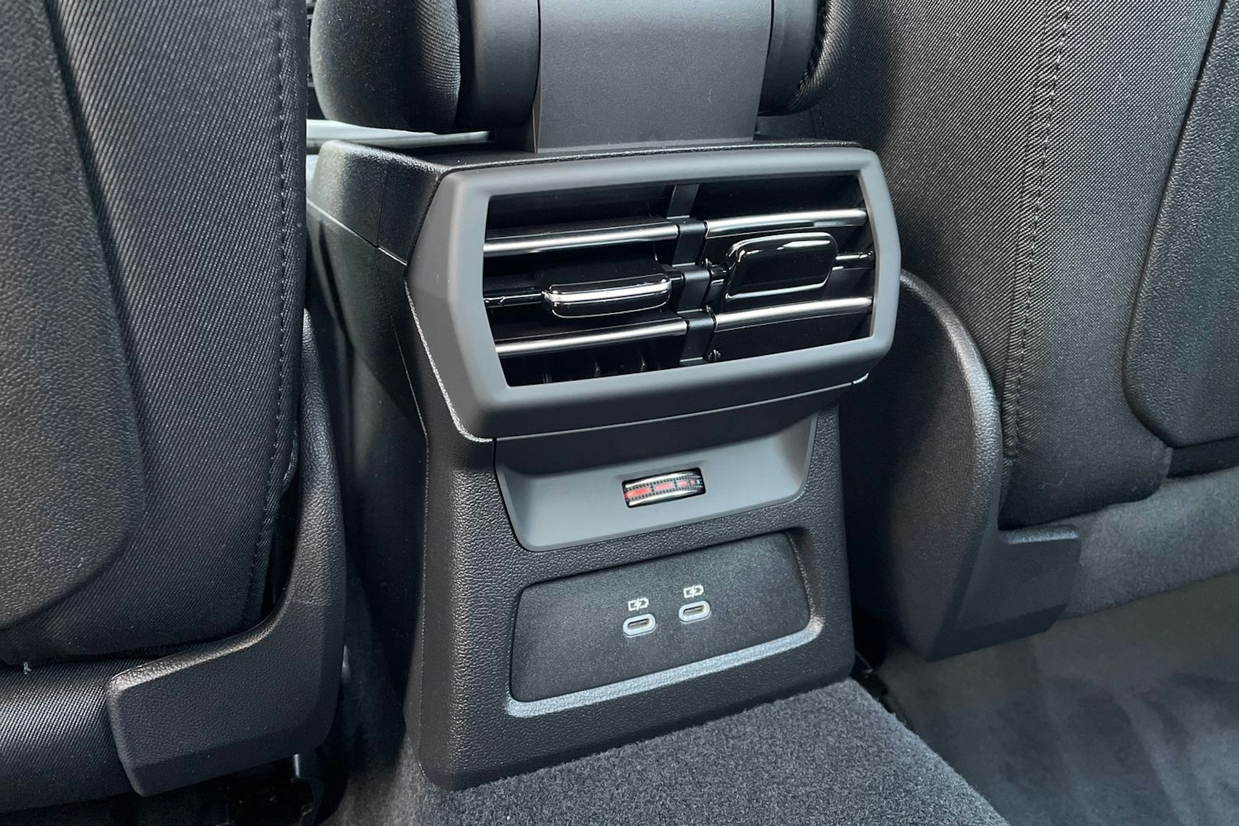 punainen Audi A3 2025 kuva 16.