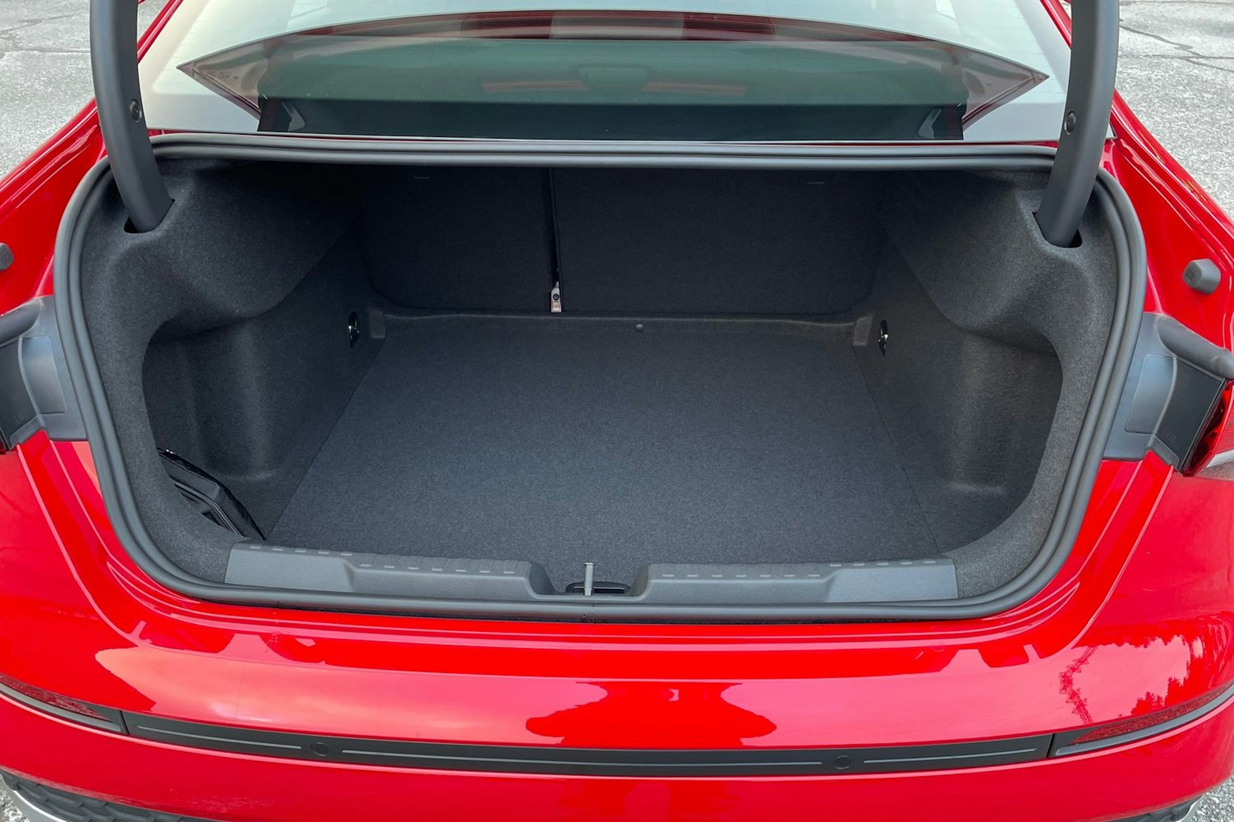 punainen Audi A3 2025 kuva 17.