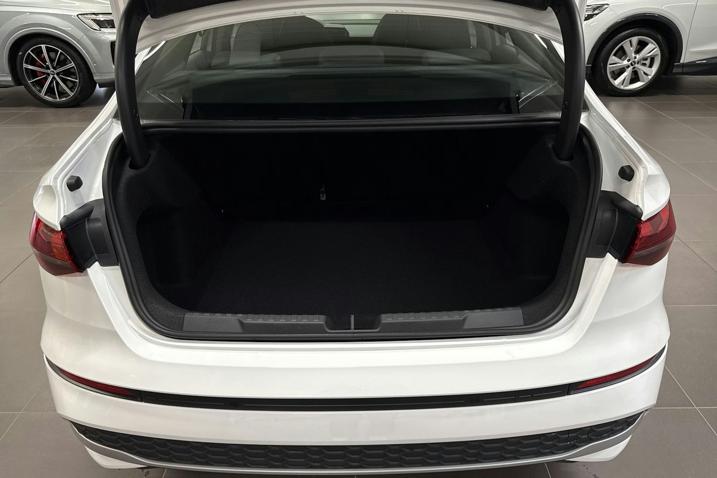 valkoinen Audi A3 2025 kuva 11.